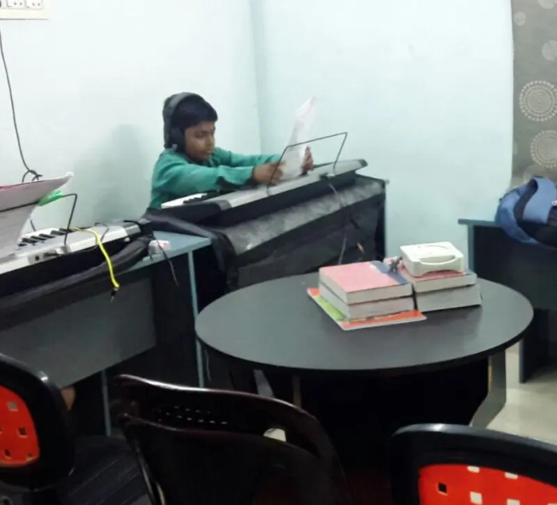 Keyboard music classes for beginners in Chennai